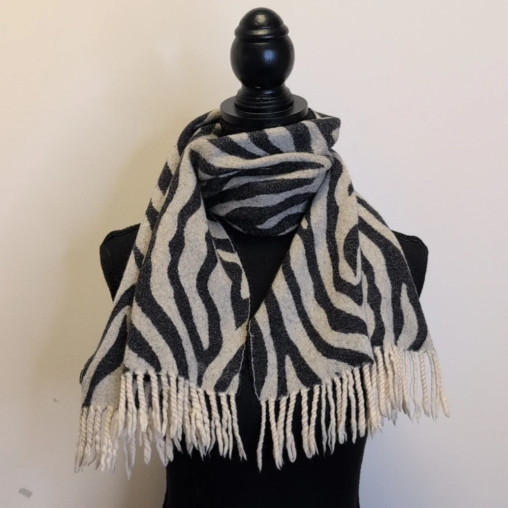 Cecchi E Cecchi 100% Wool Zebra Animal Print Cozy Scarf